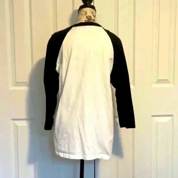 NWOT M&O Grapic  Long Sleeve T-Shirt in Size Medium - Picture 3 of 4